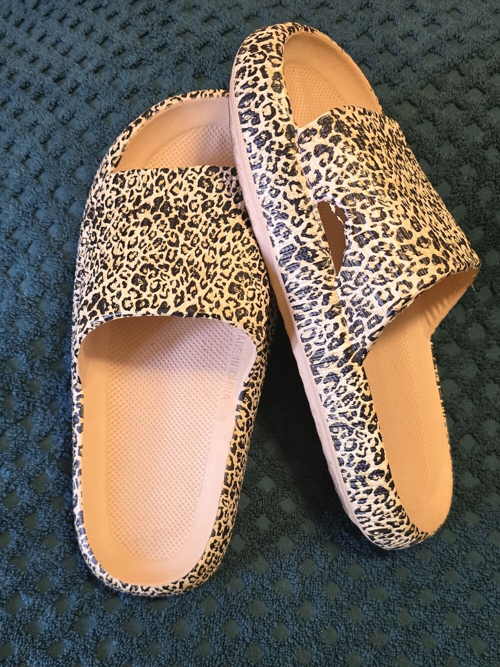 Women's Leopard Print Slide Sandals - Beige/Black